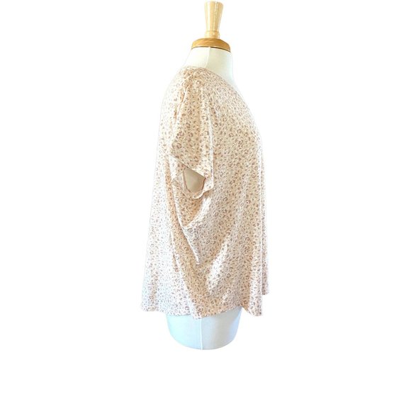 Women's XXL Old Navy Tan  Cream Leopard Print Short Sleeve Tee Shirt - Picture 2 of 5